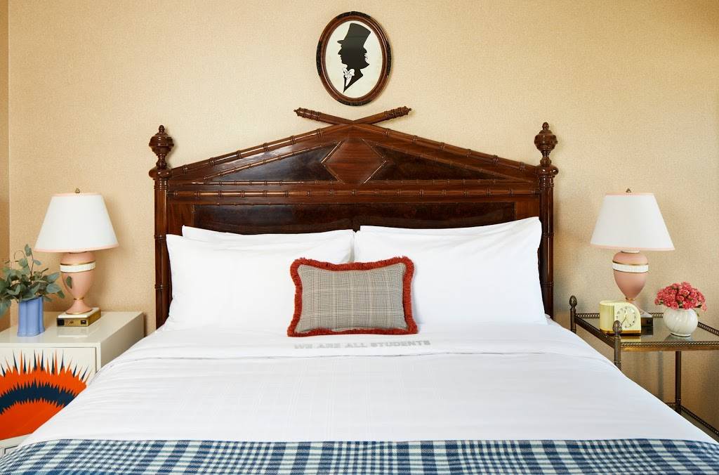 Graduate Iowa City | restaurant | 210 S Dubuque St, Iowa City, IA 52240, USA | 3193374058 OR +1 319-337-4058