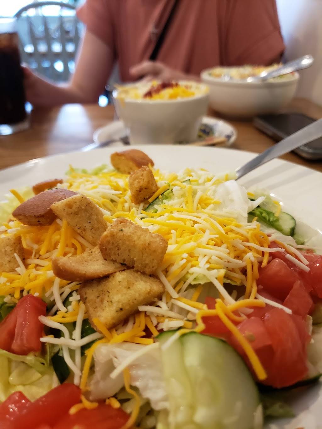 GeeManettis | restaurant | 104 E Attica St, Rossville, IL 60963, USA | 2177486344 OR +1 217-748-6344