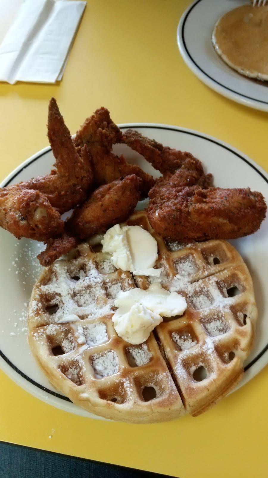 Rockys Breakfast & Lunch | restaurant | 6208 Woodland Ave, Philadelphia, PA 19142, USA | 2157291126 OR +1 215-729-1126