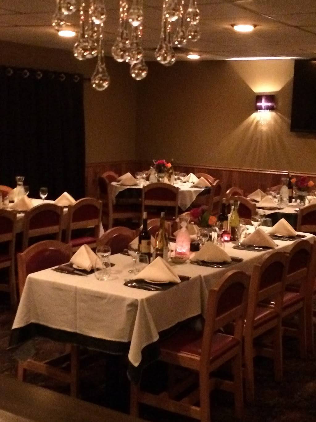 Diamond Jims Steakhouse | restaurant | 11811 Janesville Rd, Hales Corners, WI 53130, USA | 4144257777 OR +1 414-425-7777
