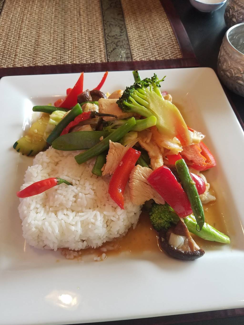 Julies Thai Kitchen | restaurant | 138 Main St, Lyons, CO 80540, USA | 3038232327 OR +1 303-823-2327