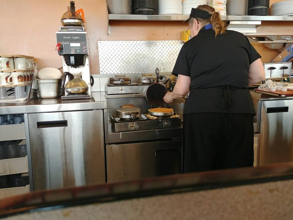 Waffle House | meal takeaway | 8800 South Dale Harker Dr, Daleville, IN 47334, USA | 7653780788 OR +1 765-378-0788