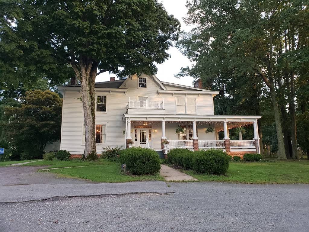 J.T.s at the Lavalette House | restaurant | 415 Main St, Gretna, VA 24557, USA | 4346562275 OR +1 434-656-2275