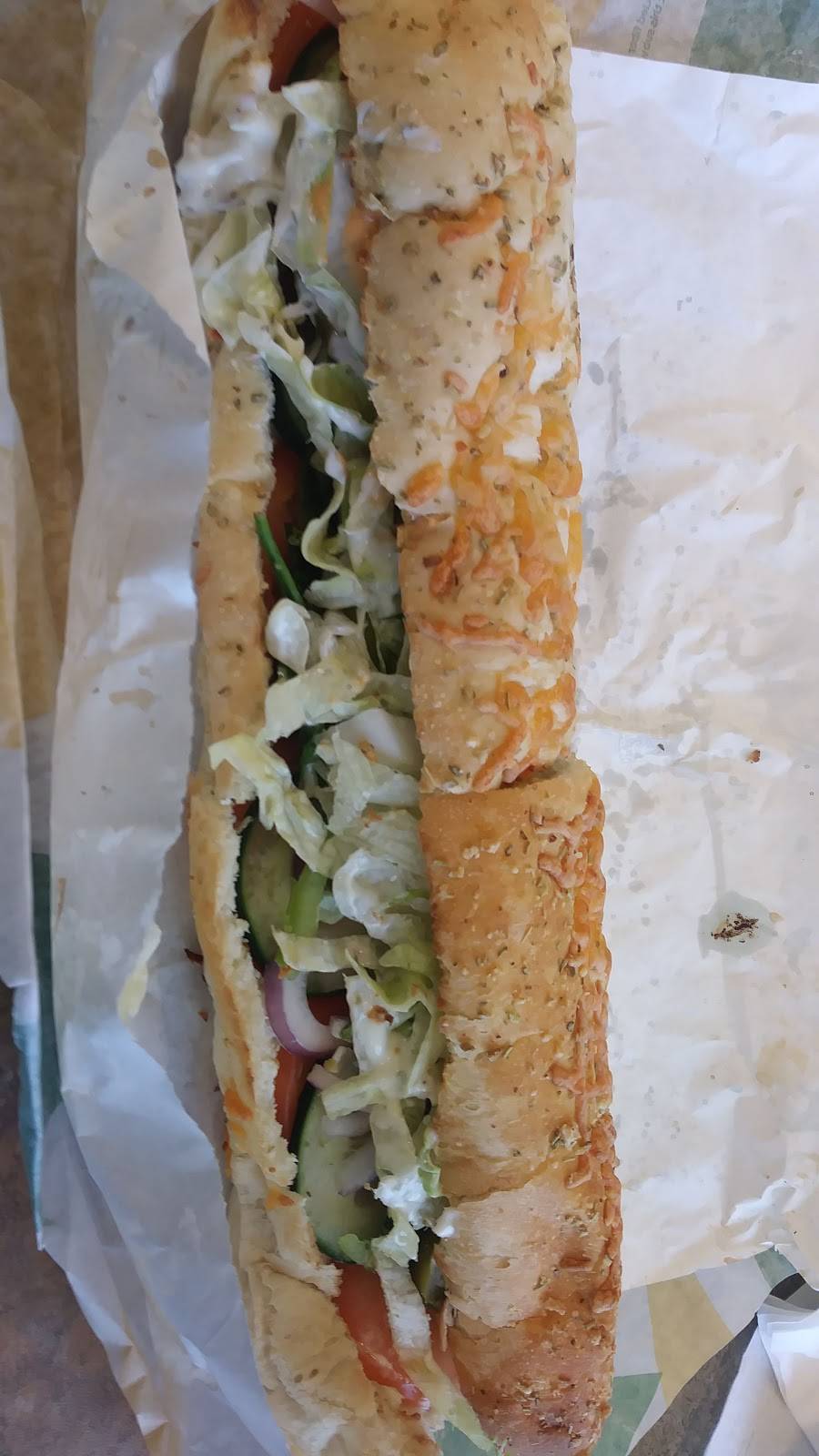 Subway Restaurants | restaurant | 407 W Abram St, Arlington, TX 76010, USA | 8177955800 OR +1 817-795-5800