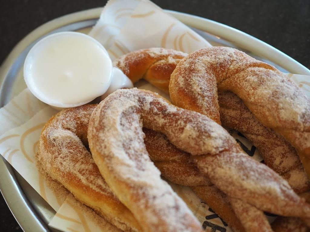 Pretzelmaker | restaurant | 4670 Merchants Park Cir #620, Collierville, TN 38017, USA | 9018501038 OR +1 901-850-1038