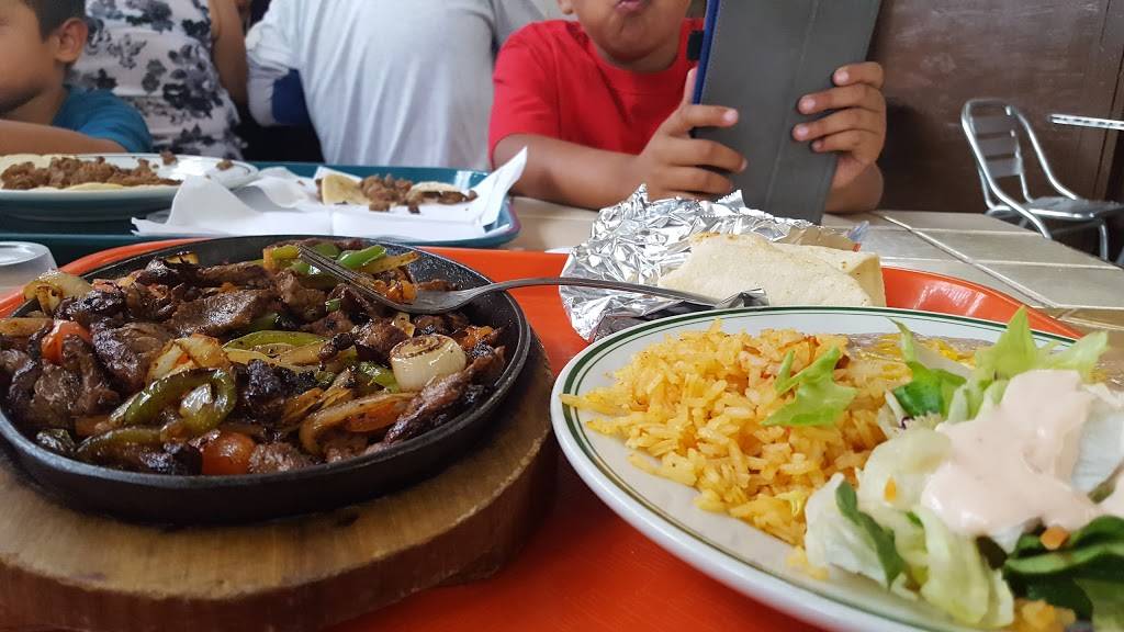 Mr. Giant | restaurant | 12831 Whittier Blvd, Whittier, CA 90602, USA | 5626963858 OR +1 562-696-3858