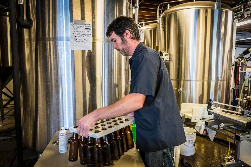 Flat12 Bierwerks | restaurant | 414 Dorman St, Indianapolis, IN 46202, USA | 3174265851 OR +1 317-426-5851