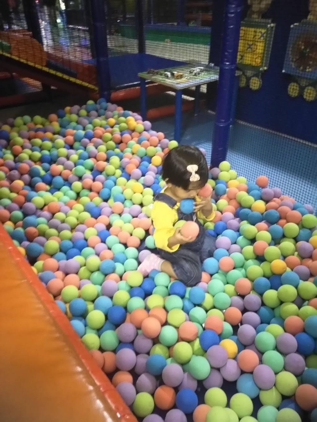 Kids World Family Fun Center | restaurant | 618 Lindero Canyon Rd, Oak Park, CA 91377, USA | 8183388888 OR +1 818-338-8888