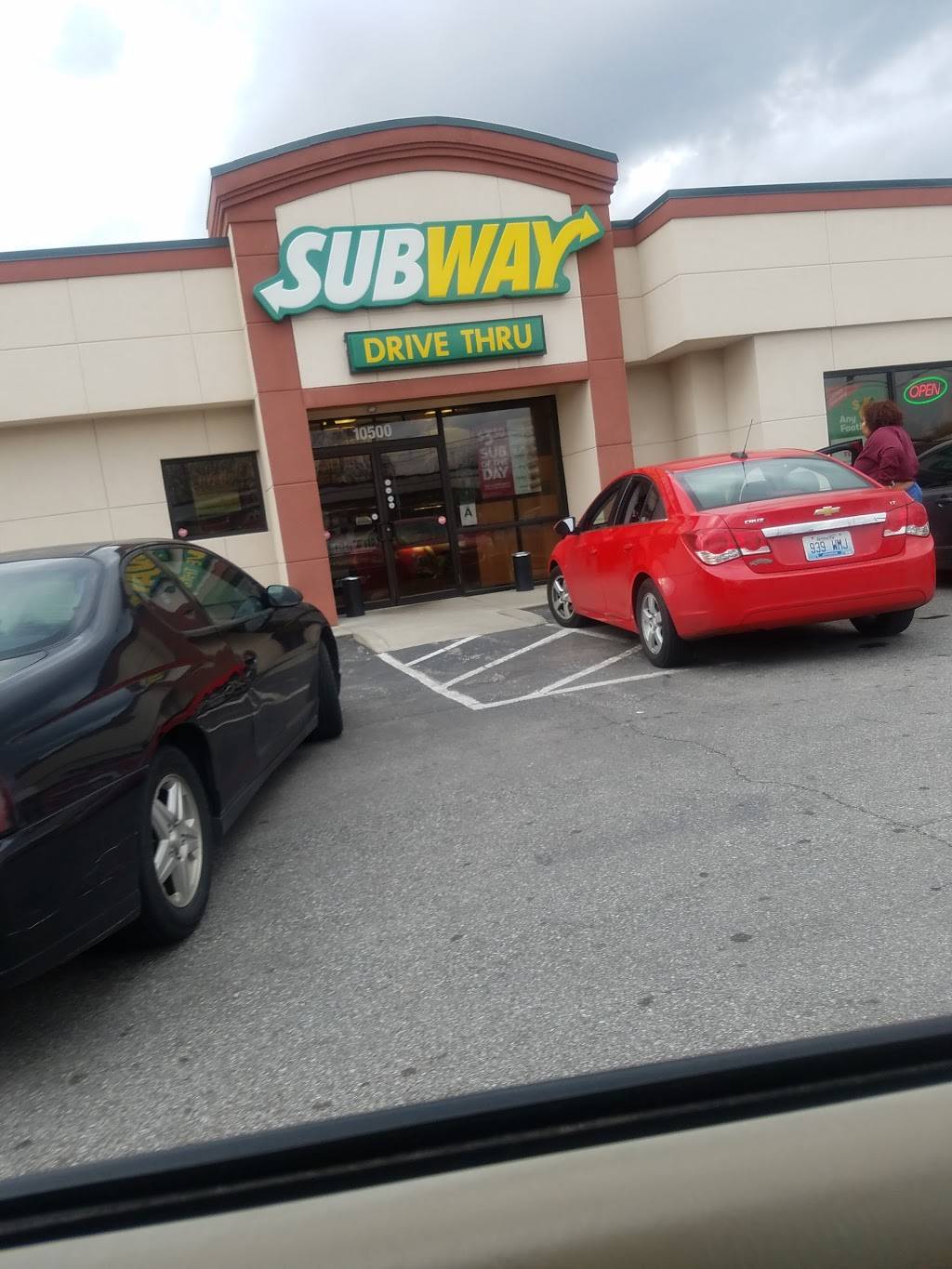 Subway | restaurant | 10500 Dixie Hwy, Louisville, KY 40272, USA | 5029358058 OR +1 502-935-8058