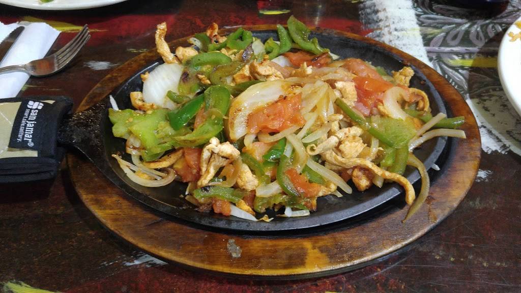 El Gallo Giro | restaurant | 3991 Lamar Ave, Memphis, TN 38118, USA | 9017940609 OR +1 901-794-0609