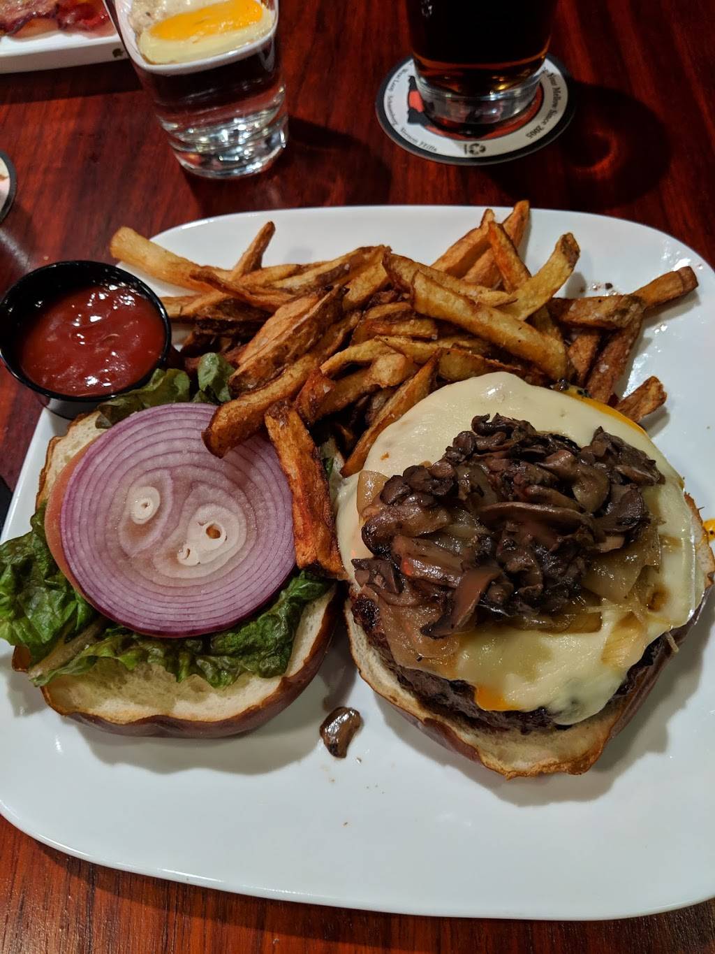 Kumas Corner Vernon Hills | restaurant | 925 N Milwaukee Ave Suite 100, Vernon Hills, IL 60061, USA | 8475496666 OR +1 847-549-6666