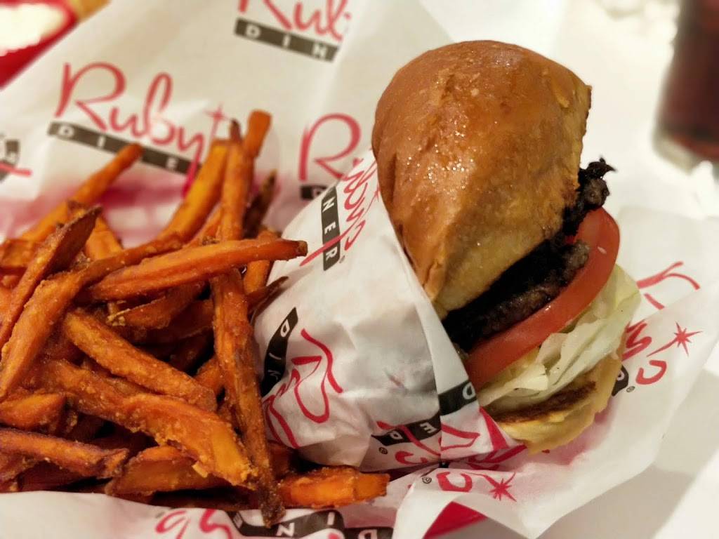Rubys Diner | restaurant | 1 Main St #1, Huntington Beach, CA 92648, USA | 7149697829 OR +1 714-969-7829