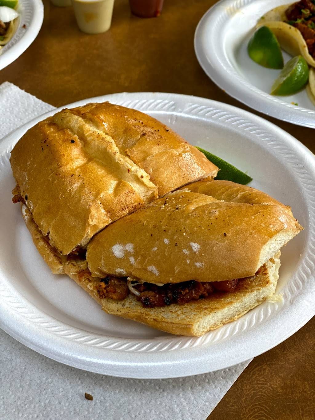 Tacos La Banqueta Puro DF | restaurant | 1305 N Carroll Ave, Dallas, TX 75204, USA | 2148231260 OR +1 214-823-1260