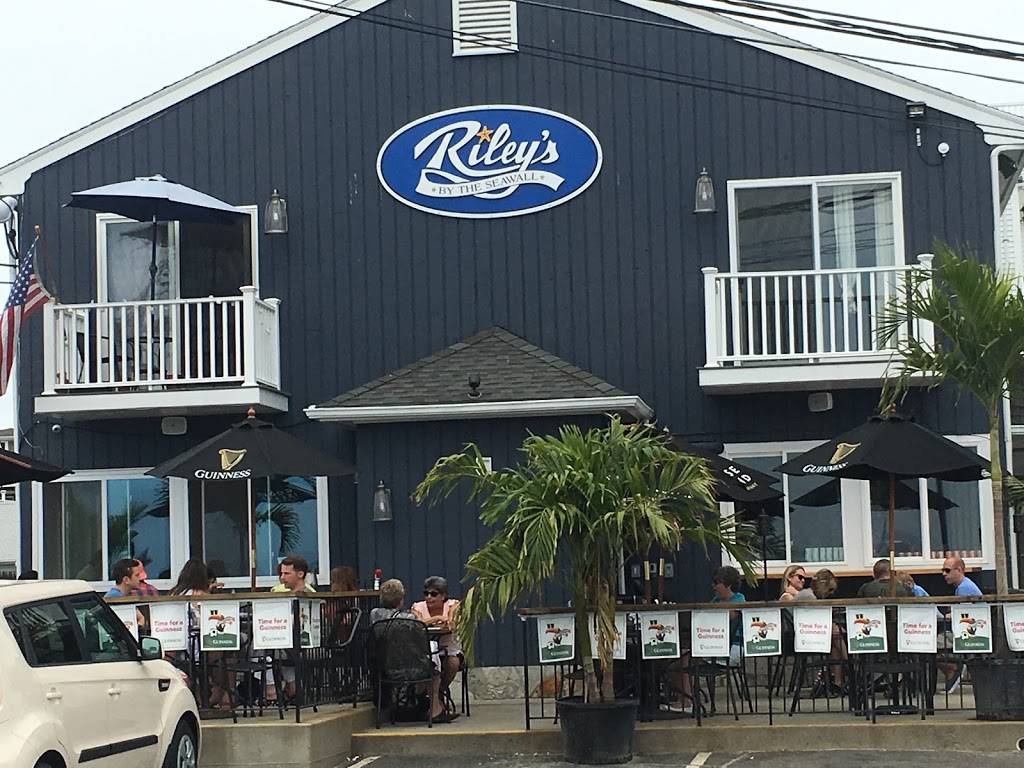 Rileys by the seawall | restaurant | 14 Beach Dr, Stratford, CT 06615, USA | 2036939255 OR +1 203-693-9255