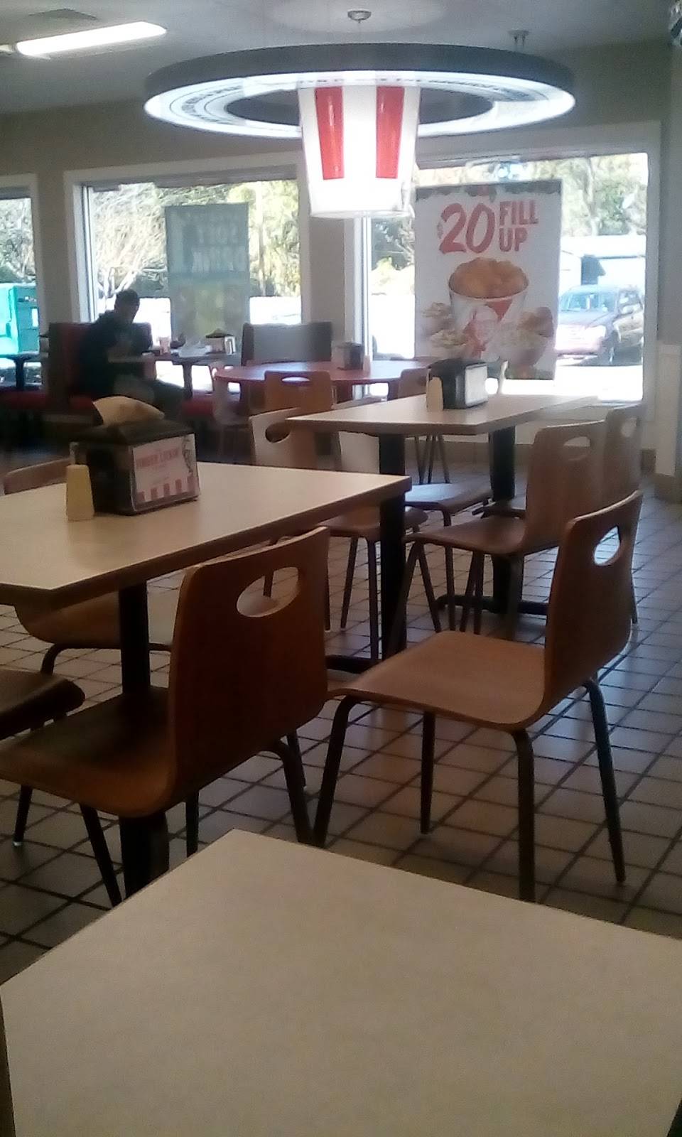 KFC | restaurant | 727 S Highland St, Memphis, TN 38111, USA | 9014587076 OR +1 901-458-7076