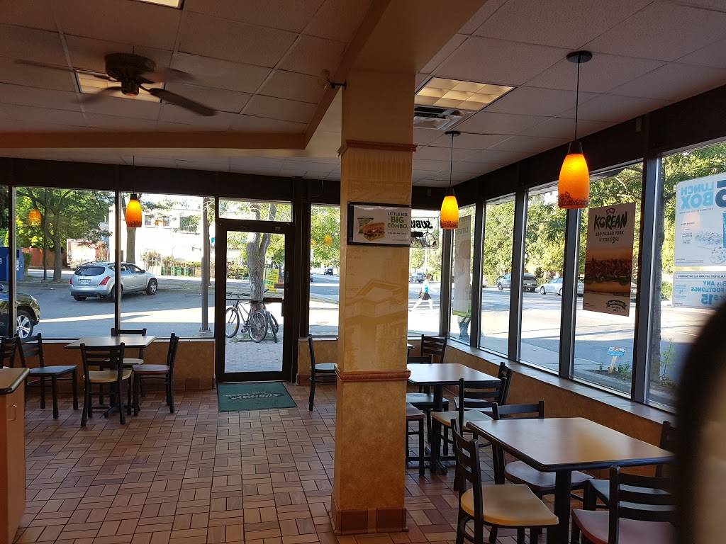 Subway | restaurant | 2378 Lake Shore Blvd W, Etobicoke, ON M8V 2L4, Canada | 4162559535 OR +1 416-255-9535