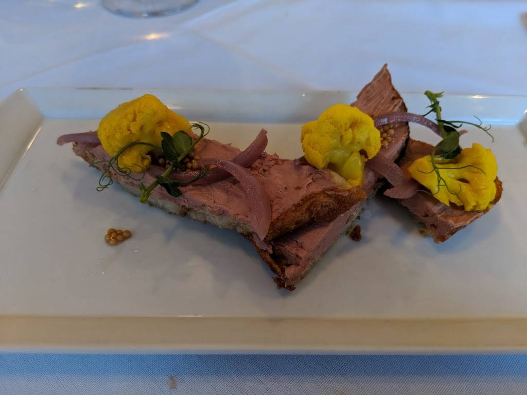 Schoolhouse At Canndondale | restaurant | 34 Cannon Rd, Wilton, CT 06897, USA | 2038349816 OR +1 203-834-9816