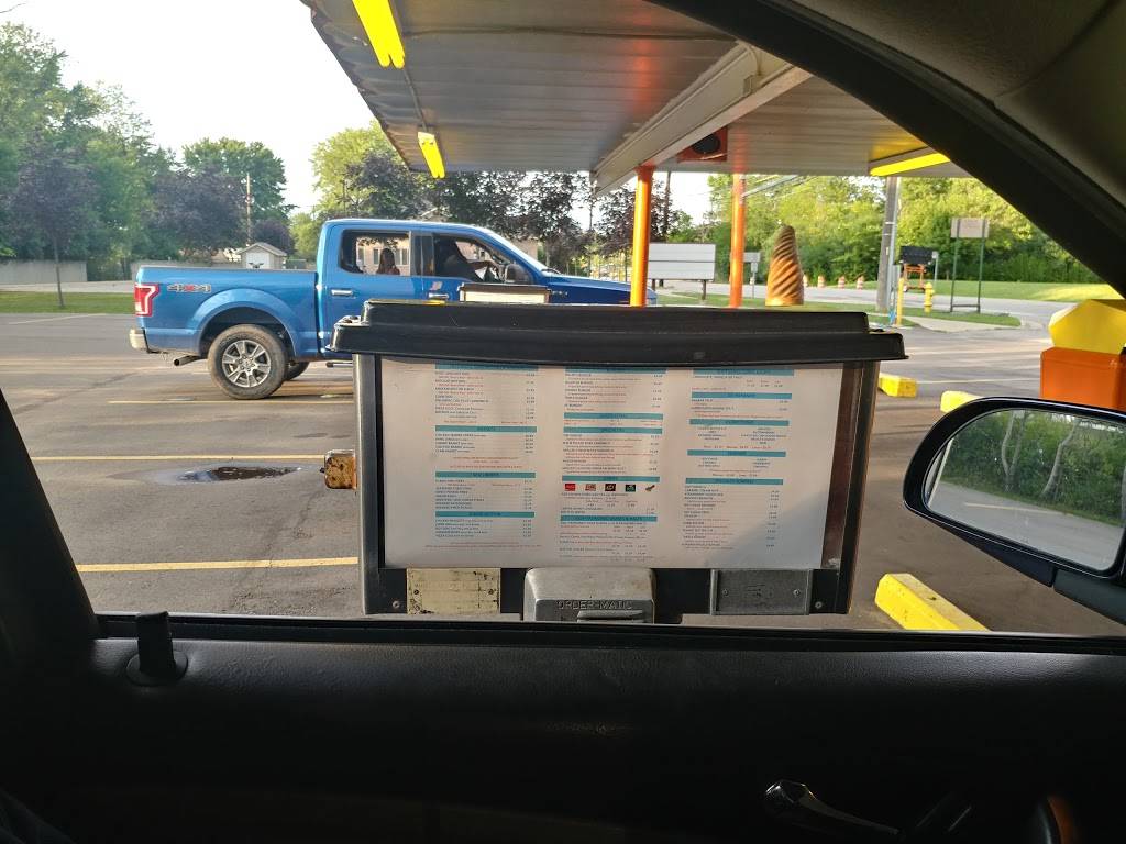 Eddies Drive In | restaurant | 36111 Jefferson Ave, Harrison Charter Township, MI 48045, USA | 5864692345 OR +1 586-469-2345