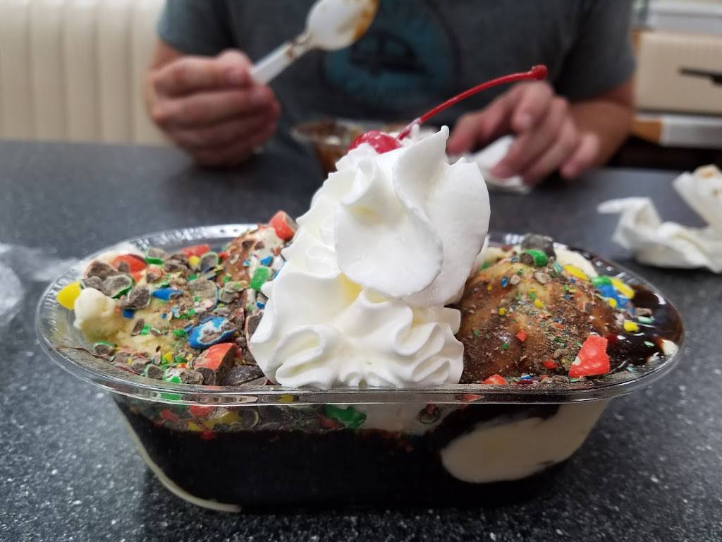 Braums Ice Cream & Burger Restaurant | restaurant | 9050 Camp Bowie W Blvd, Fort Worth, TX 76116, USA | 8175608562 OR +1 817-560-8562