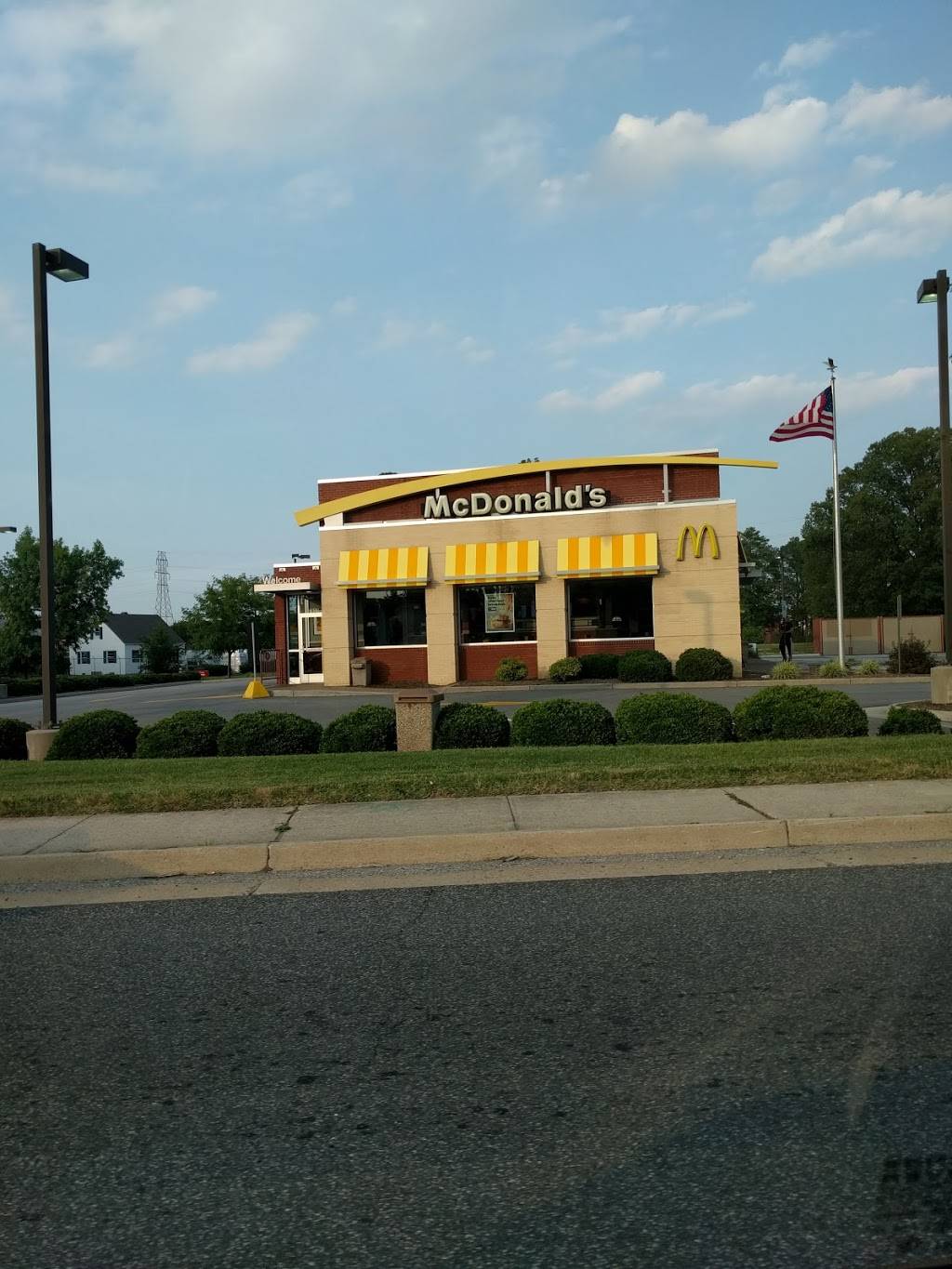 McDonalds | cafe | 7527 Staples Mill Rd, Richmond, VA 23228, USA | 8042668600 OR +1 804-266-8600