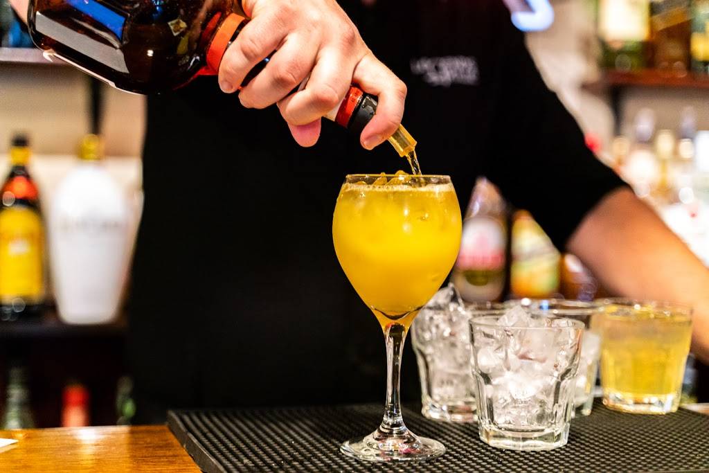 Legends Grille | restaurant | 460 Rt. 33 East, East Windsor, NJ 08520, USA | 6094435565 OR +1 609-443-5565