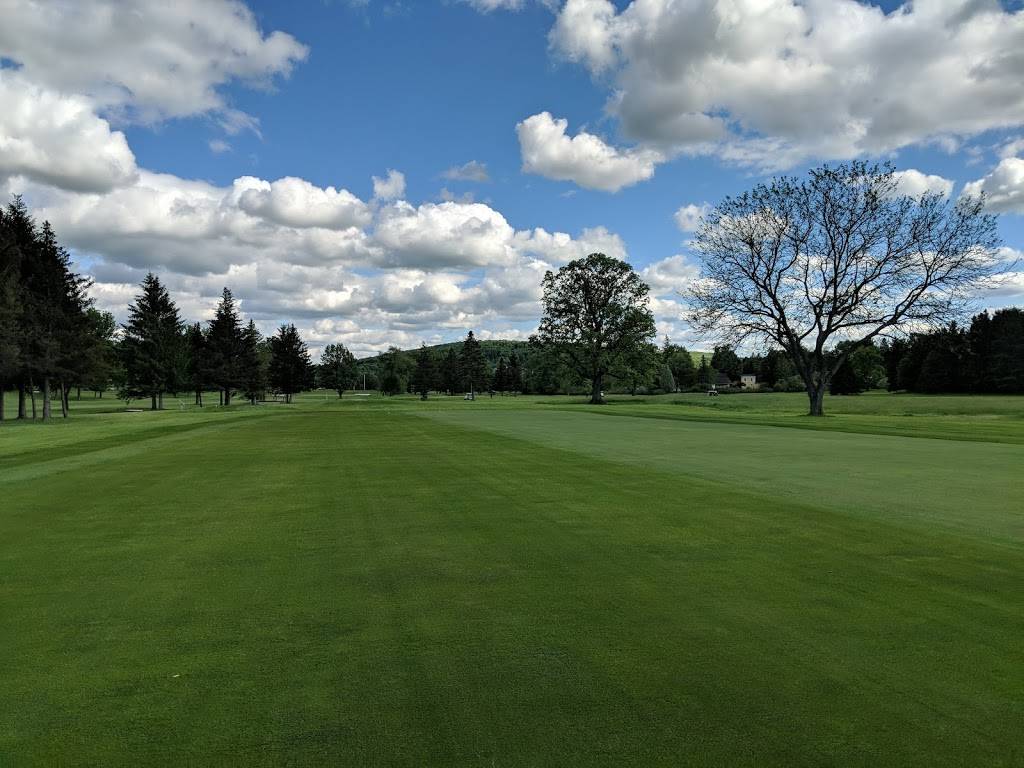 Seven Oaks Clubhouse Restaurant | restaurant | 73 Payne St, Hamilton, NY 13346, USA | 3158244420 OR +1 315-824-4420