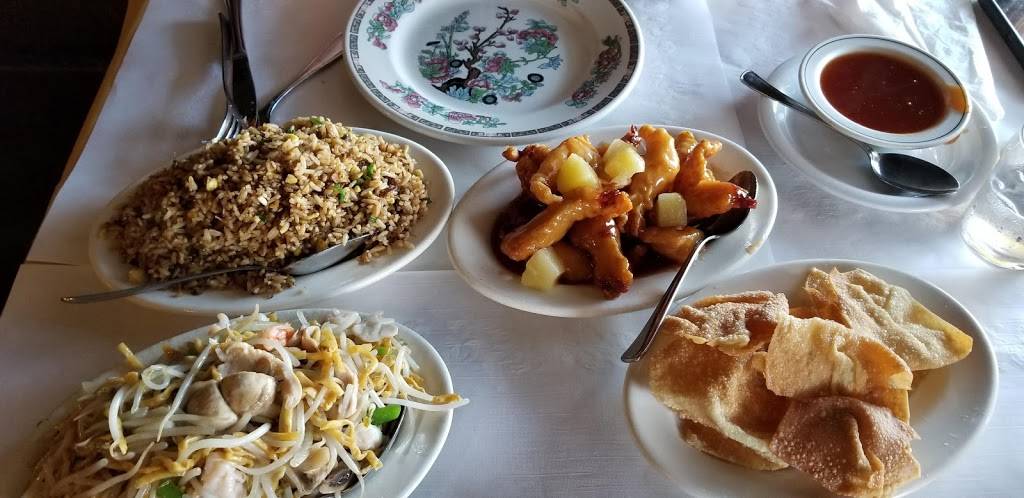 Golden Palace Restaurant | restaurant | 2195 Carling Ave, Ottawa, ON K2B 7E8, Canada | 6138208444 OR +1 613-820-8444