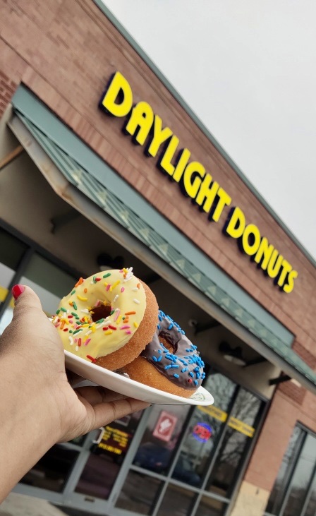 Daylight Donuts Overland Park | restaurant | 14852 Metcalf Ave, Overland Park, KS 66223, USA | 9132837383 OR +1 913-283-7383