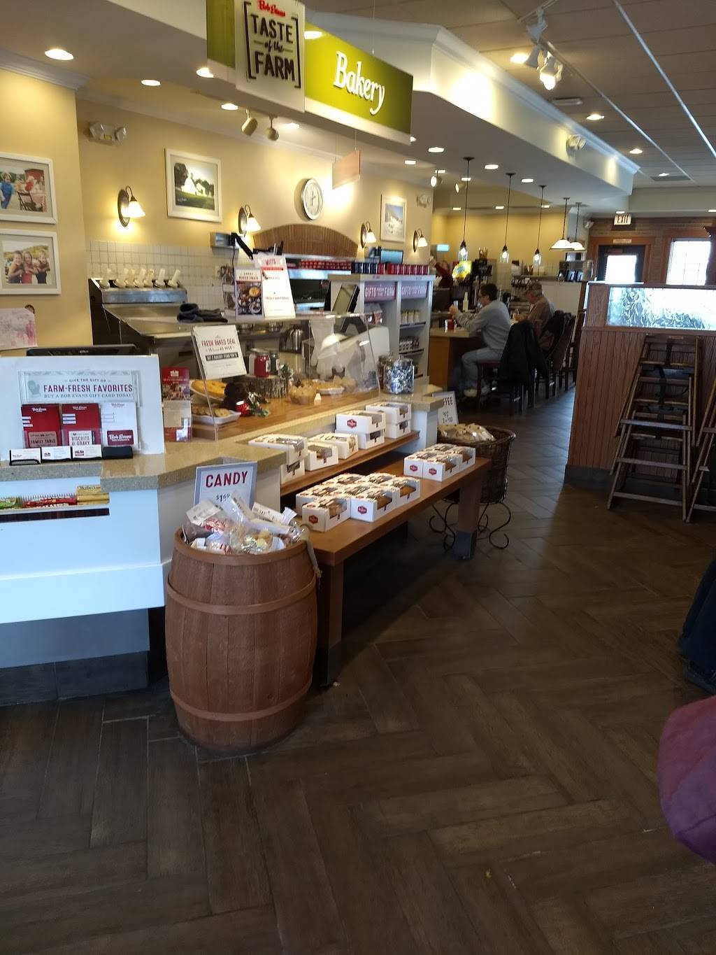 Bob Evans | restaurant | 2011 N, OH-53, Fremont, OH 43420, USA | 4193322544 OR +1 419-332-2544