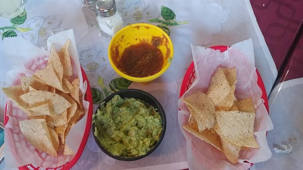 Fuzzys Restaurant & Bar/Slots | restaurant | 2515 Kilburn Ave, Rockford, IL 61101, USA | 8157087547 OR +1 815-708-7547