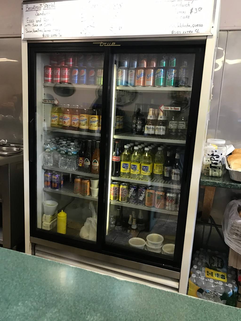 Las Tres Islas | restaurant | 47 Market St, Passaic, NJ 07055, USA | 9737770465 OR +1 973-777-0465