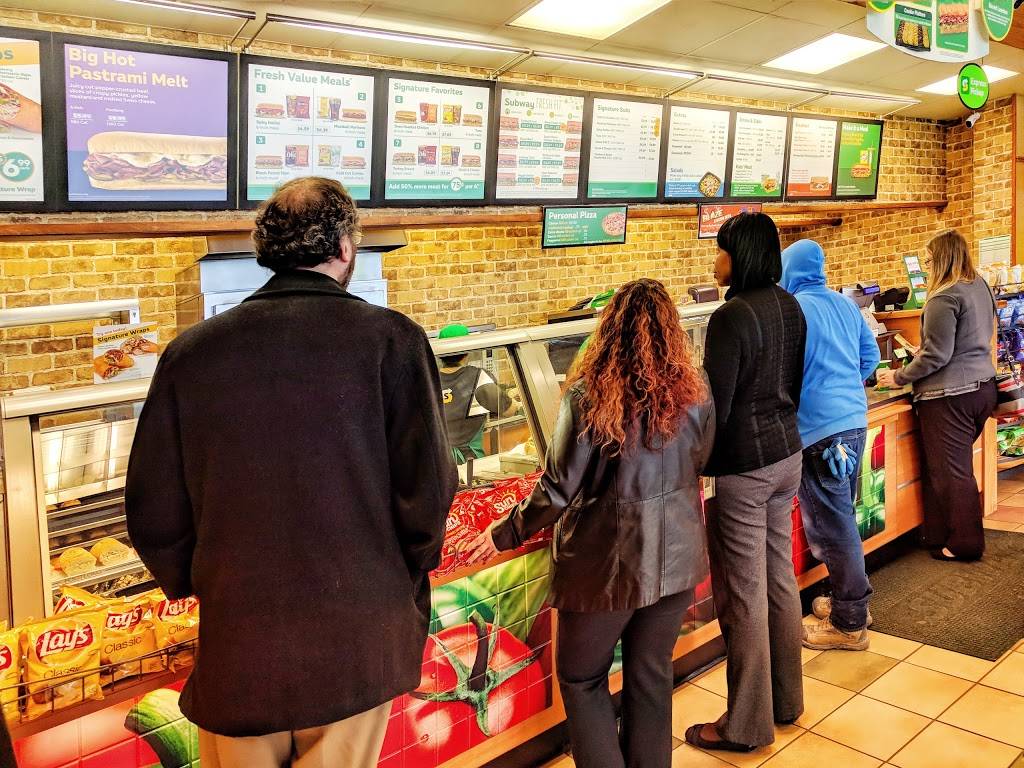 Subway | restaurant | 400 E Main St, Norfolk, VA 23510, USA | 7576236246 OR +1 757-623-6246