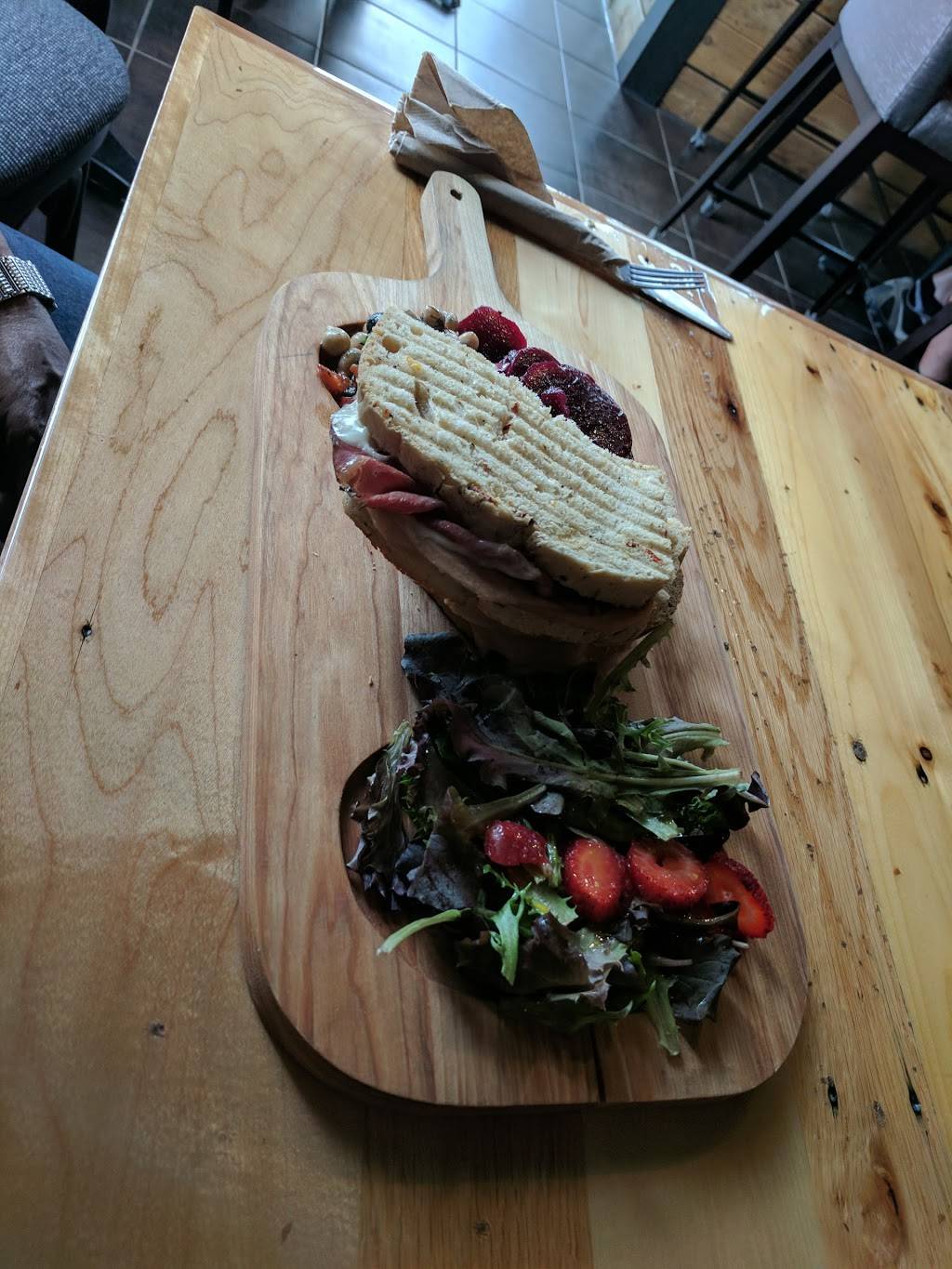 Café LAccroche Pied | meal takeaway | 334 QC-138 Local 150, Saint-Augustin-de-Desmaures, QC G3A 1G8, Canada | 4189081880 OR +1 418-908-1880