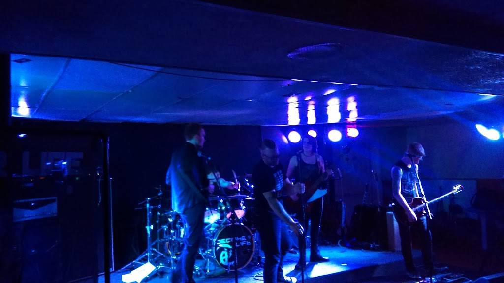 Richard Henrys | restaurant | 16715 National Pike, Hagerstown, MD 21740, USA | 2403297123 OR +1 240-329-7123