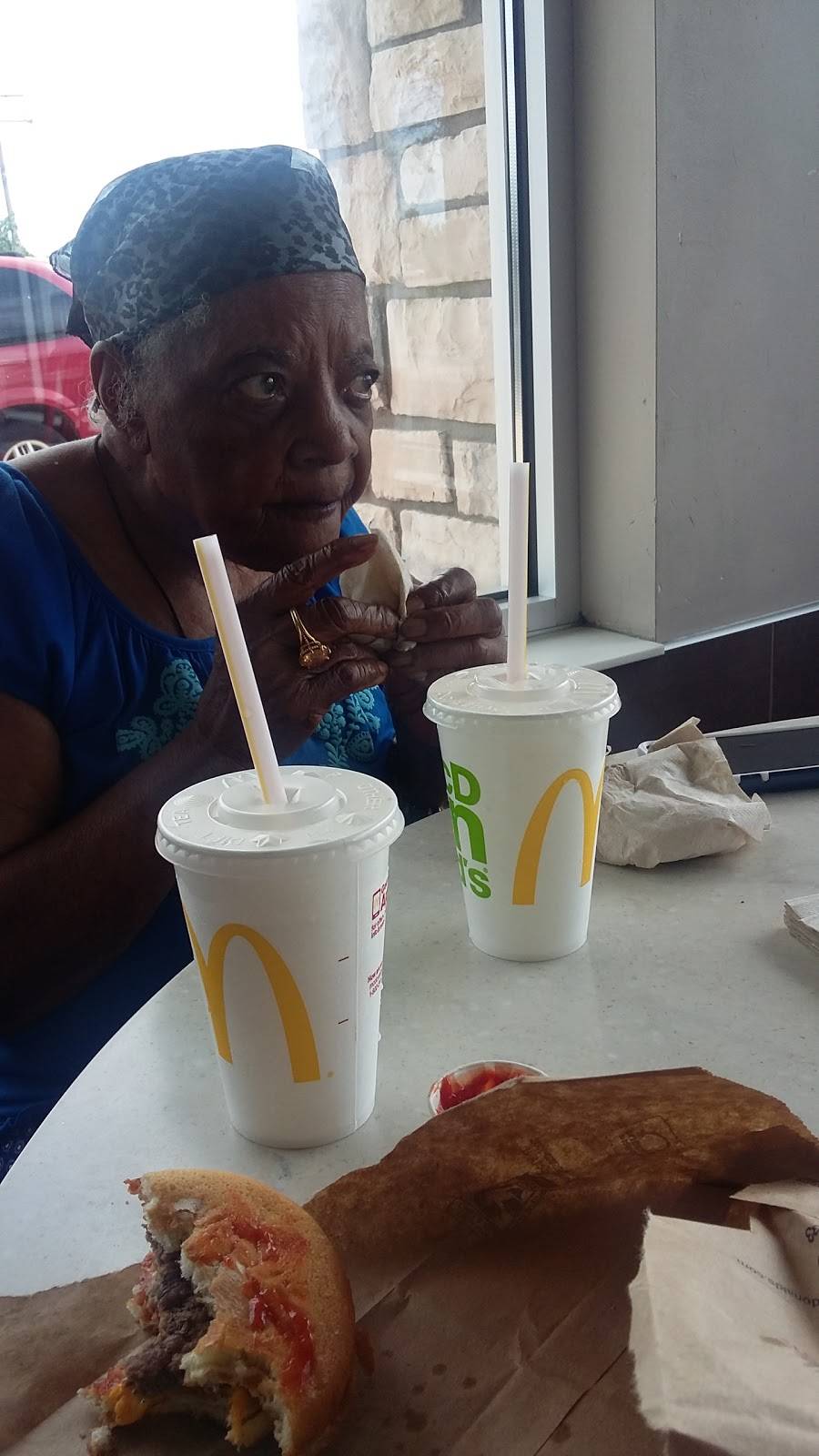 McDonalds | restaurant | 4007 W Baring Trace, Peoria, IL 61615, USA | 3096933540 OR +1 309-693-3540