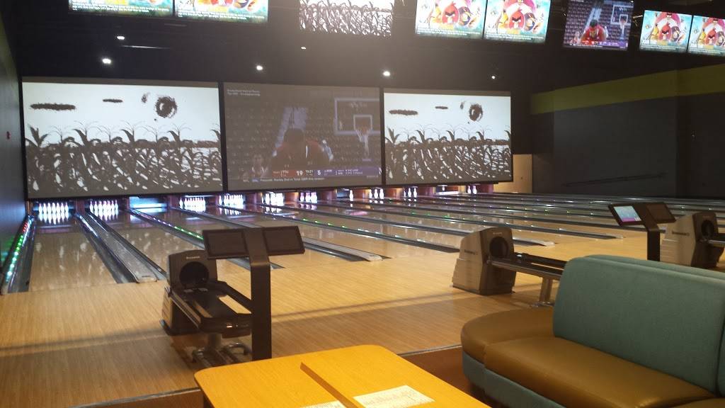 Showplace Entertainment Center & Burgh House | restaurant | 8099 Bell Oaks Dr, Newburgh, IN 47630, USA | 8128536843 OR +1 812-853-6843