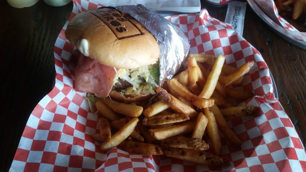 Los Perros | restaurant | 6828 NW 169th St, Hialeah, FL 33015, USA | 3058236900 OR +1 305-823-6900