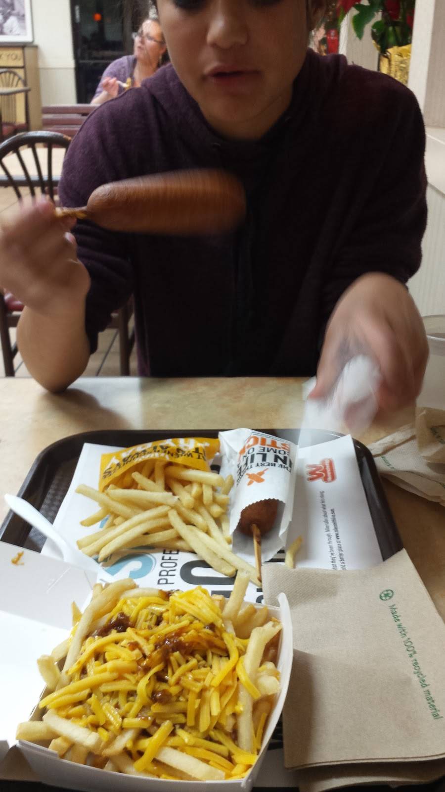 Wienerschnitzel | restaurant | 6200 White Ln, Bakersfield, CA 93309, USA | 6613974686 OR +1 661-397-4686