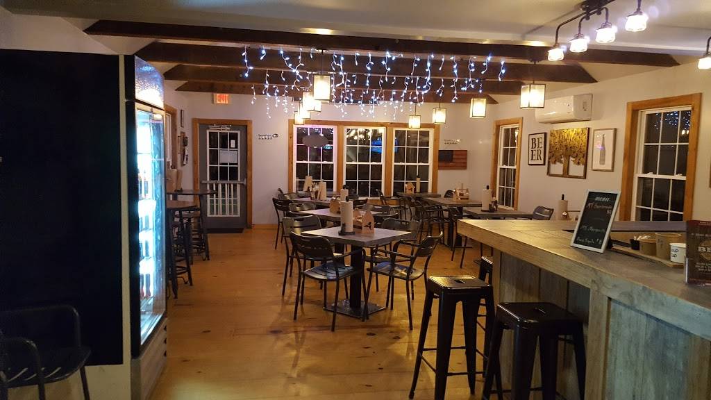 Maple Tree BBQ | restaurant | 820 W Main St, Riverhead, NY 11901, USA | 6317272819 OR +1 631-727-2819