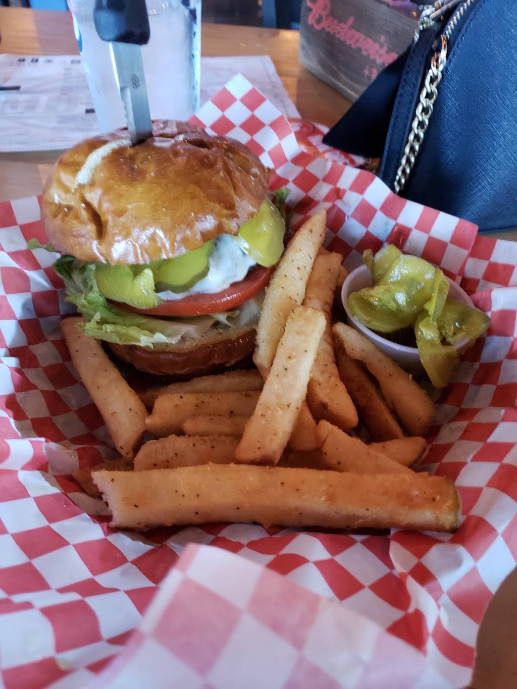 B2 Burgers and Brews | restaurant | 393 West Warner Road #121, Chandler, AZ 85225, USA | 4809174937 OR +1 480-917-4937