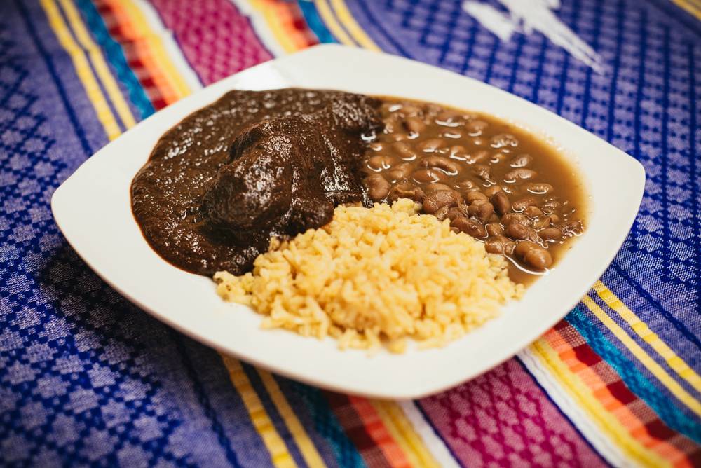 Colectivo Sabor A Mi Tierra | restaurant | 518 S Gateway Dr, Madera, CA 93637, USA | 5594810160 OR +1 559-481-0160