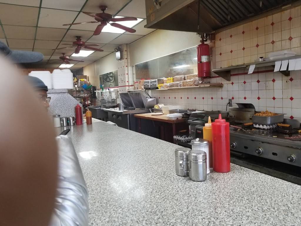 Trios Italian Deli | restaurant | 2501 S 70th St, Philadelphia, PA 19142, USA | 2154921415 OR +1 215-492-1415