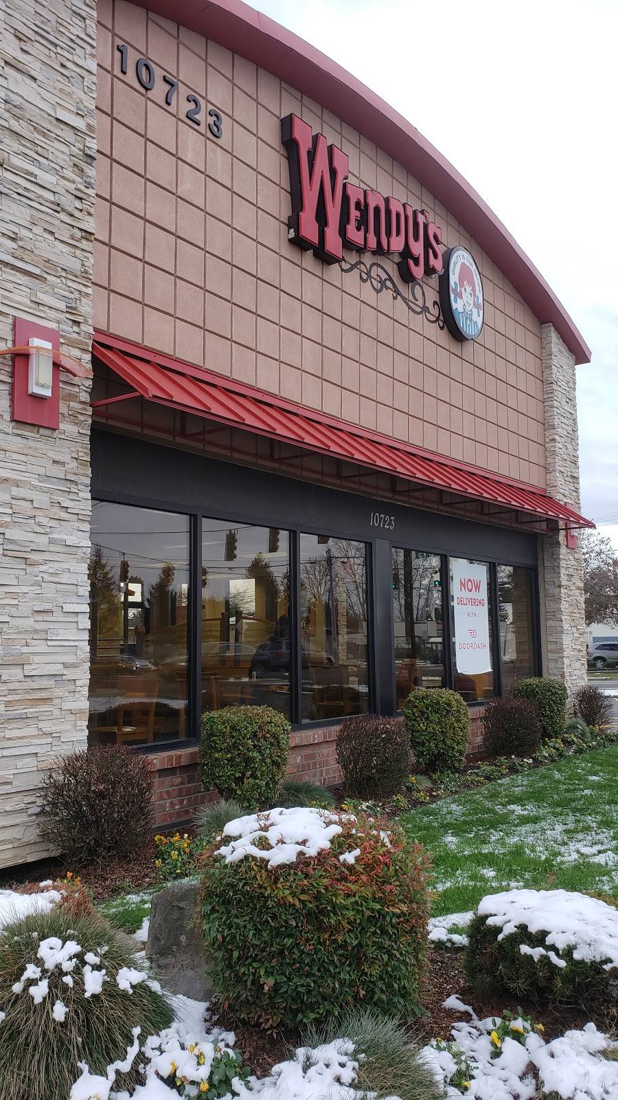 Wendys | restaurant | 10723 Bridgeport Way SW, Tacoma, WA 98499, USA | 2535881115 OR +1 253-588-1115