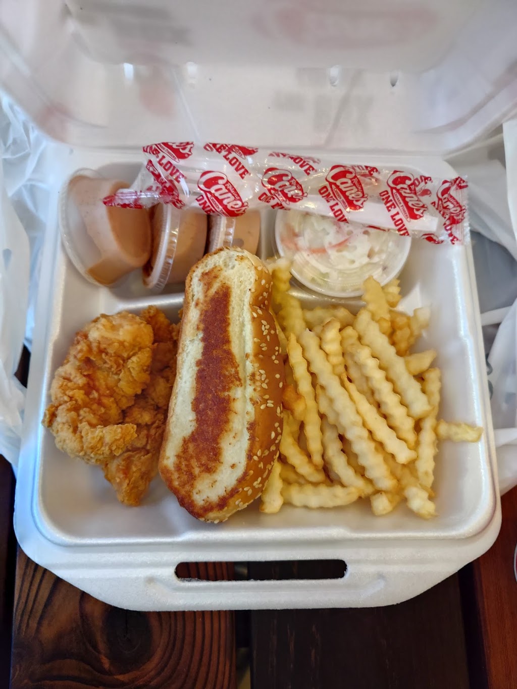 Raising Canes Chicken Fingers | meal takeaway | 3700 N Clark St, Chicago, IL 60613, USA | 7738688272 OR +1 773-868-8272