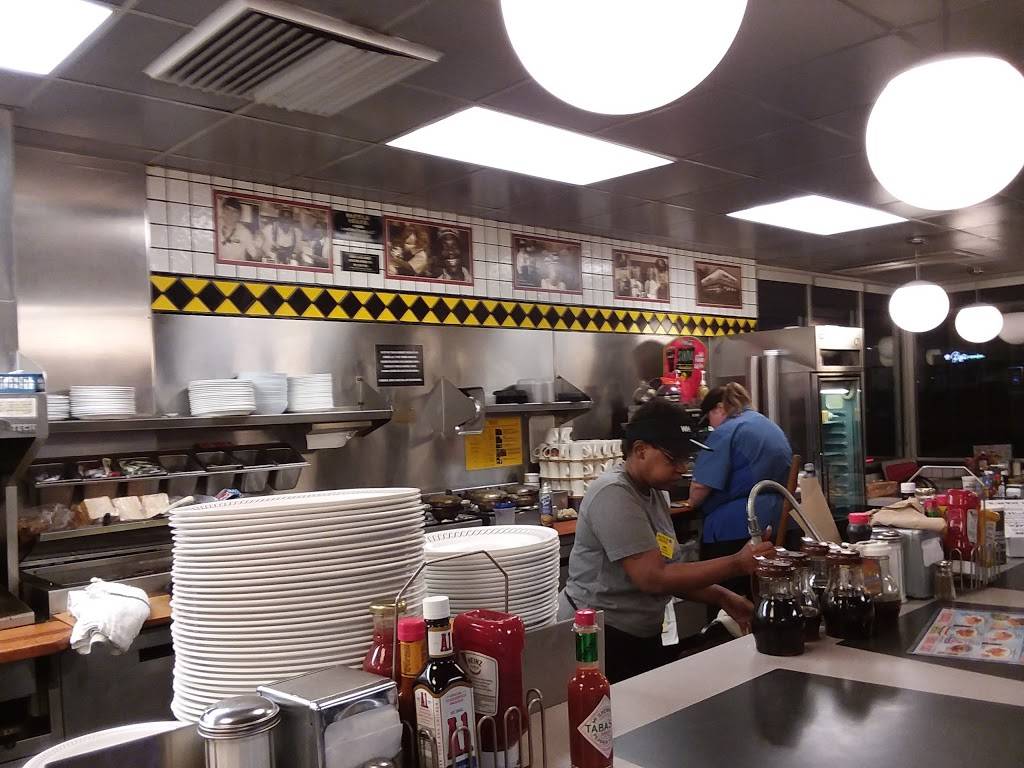 Waffle House | meal takeaway | 2740 Richmond Rd, Lexington, KY 40517, USA | 8592664919 OR +1 859-266-4919
