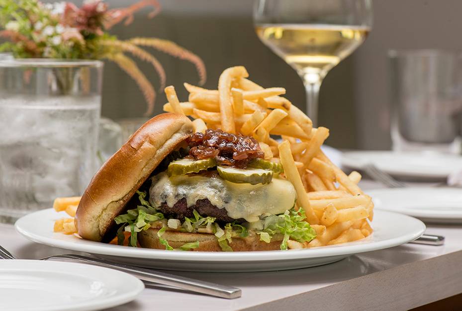 The Pine Room | restaurant | 6325 River Rd, Harrods Creek, KY 40027, USA | 5025284422 OR +1 502-528-4422