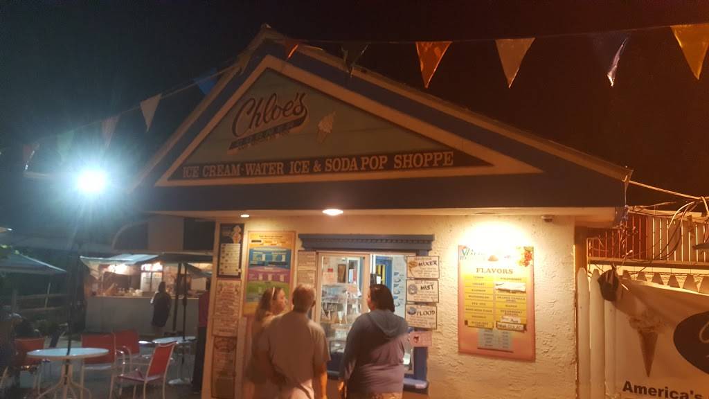 Chloes Corner | restaurant | 4162 Main St, Philadelphia, PA 19127, USA | 2156014100 OR +1 215-601-4100