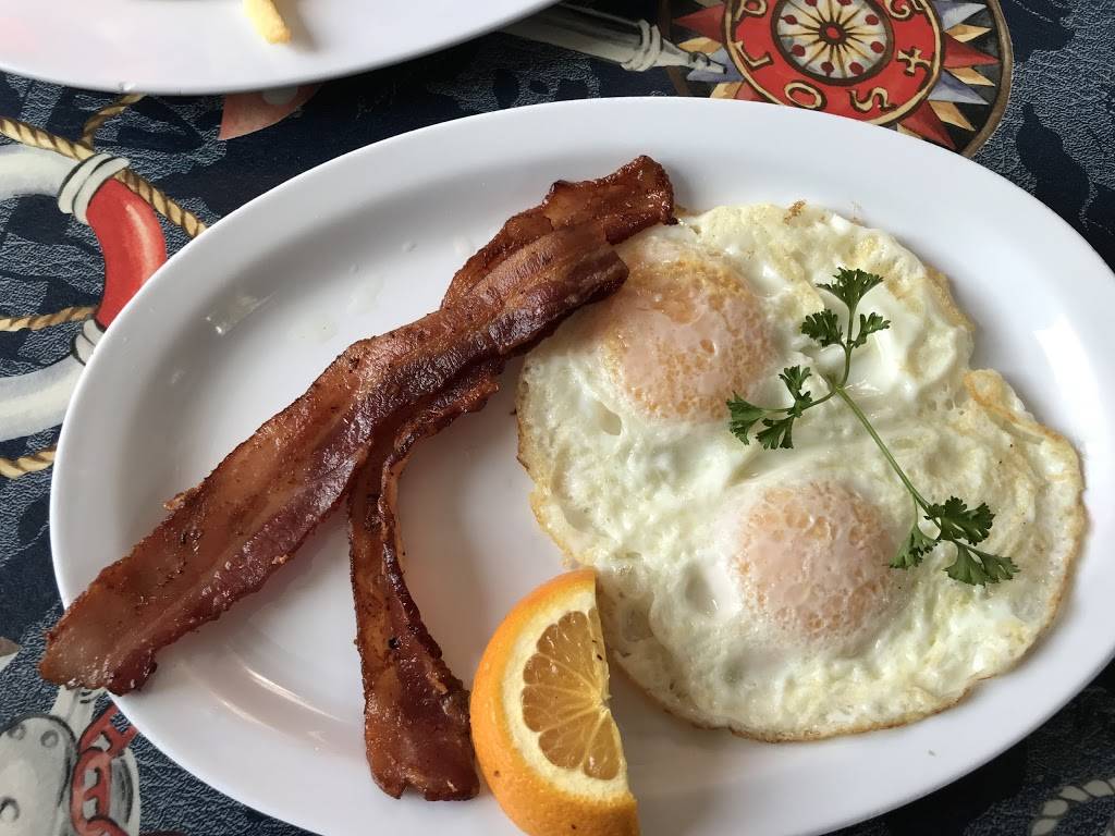 Lighthouse Harbor Grille | restaurant | 7902 CA-1, Moss Landing, CA 95039, USA | 8316333858 OR +1 831-633-3858