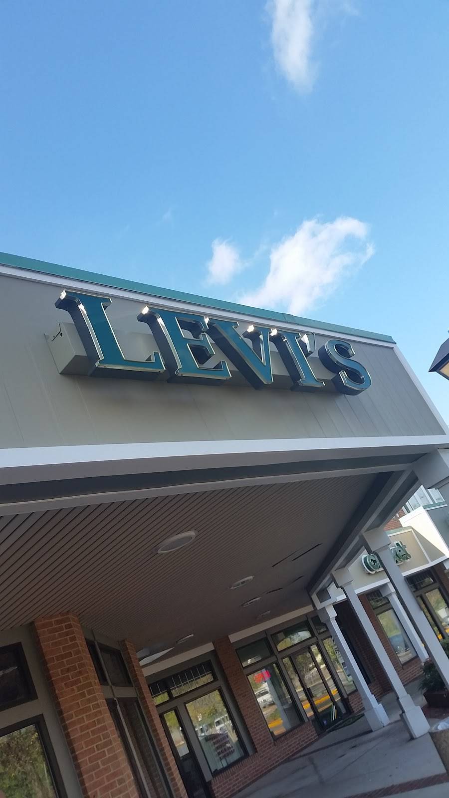 Levis Restaurant & Catering | restaurant | 10252 Lake Arbor Way, Mitchellville, MD 20721, USA | 3013365000 OR +1 301-336-5000