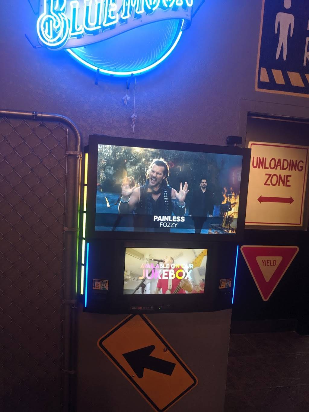 Loading Zone Philly Steaks | restaurant | 24 E Washington St, Orlando, FL 32801, USA | 4077517131 OR +1 407-751-7131